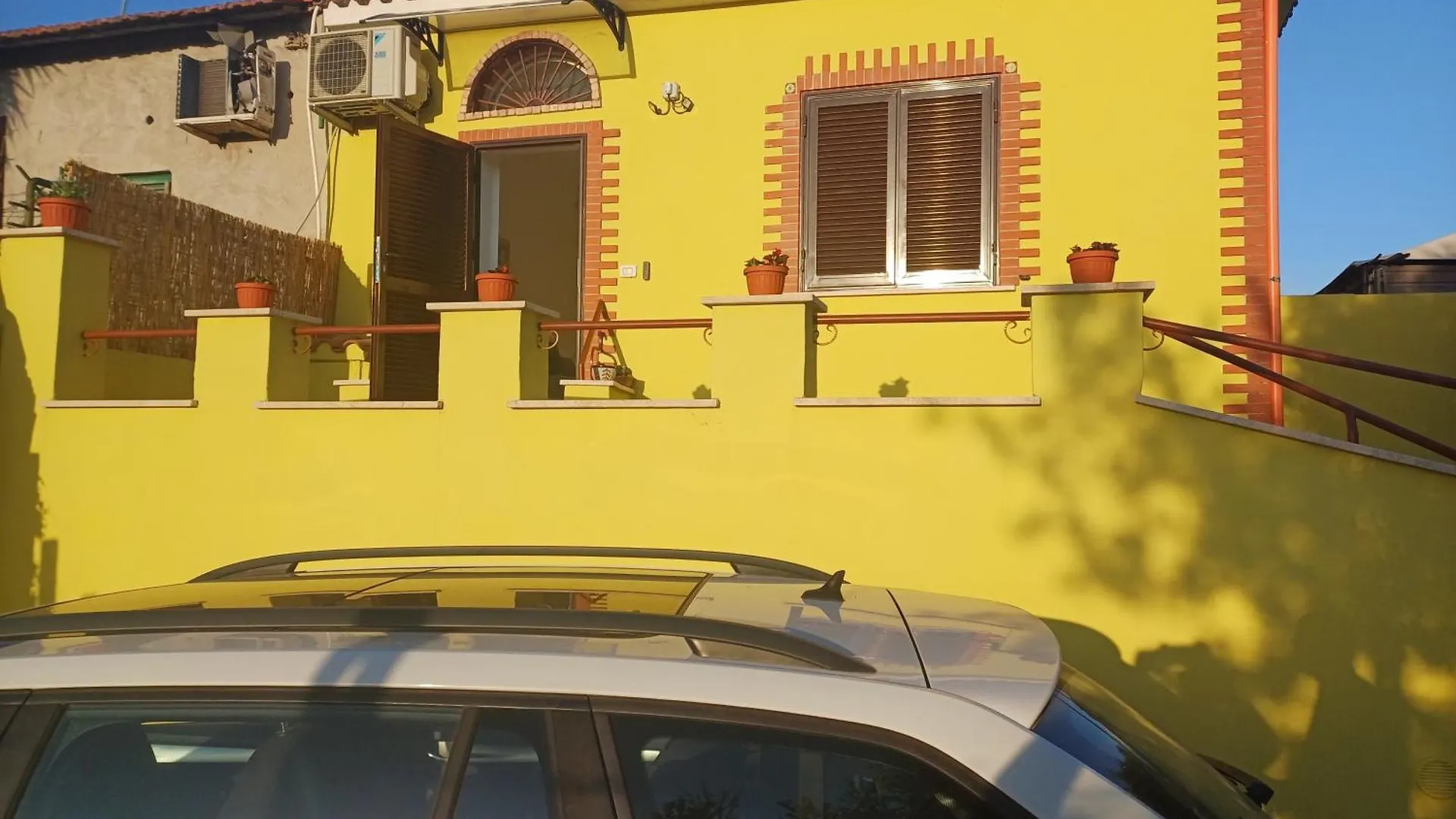Sunflower'S Home Rome Italy