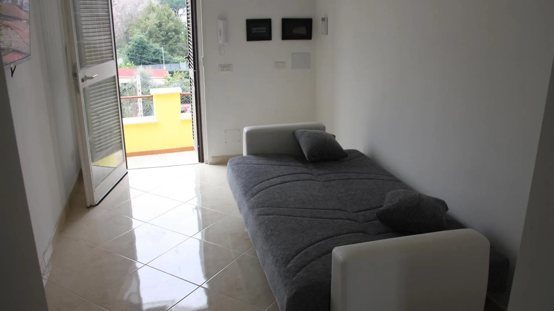 Sunflower'S Home Rome
